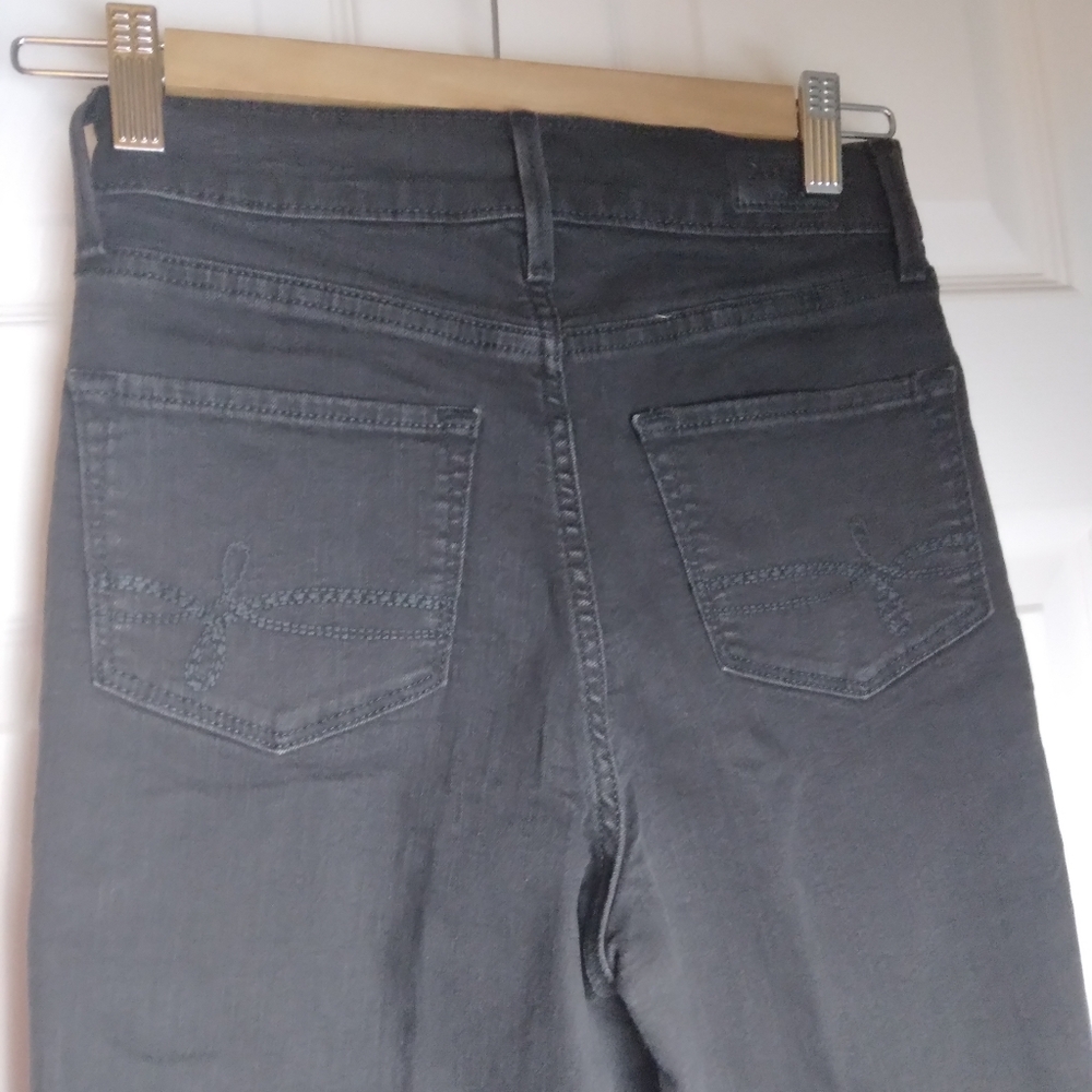 "Mom" Jeans - Picture 3 of 4